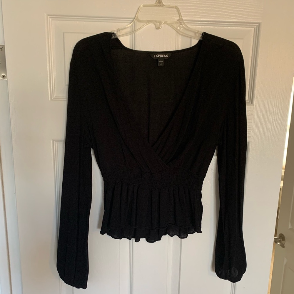 Flowy black express top